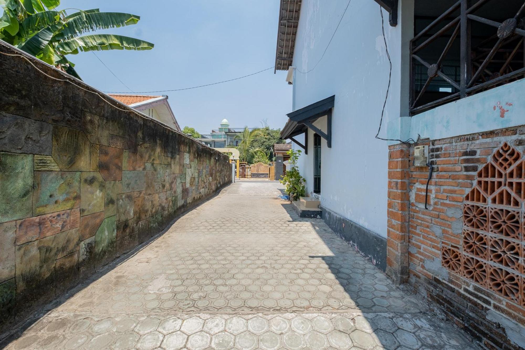 Reddoorz Syariah At Jalan Sunan Giri Tuban Tuban  Exterior foto