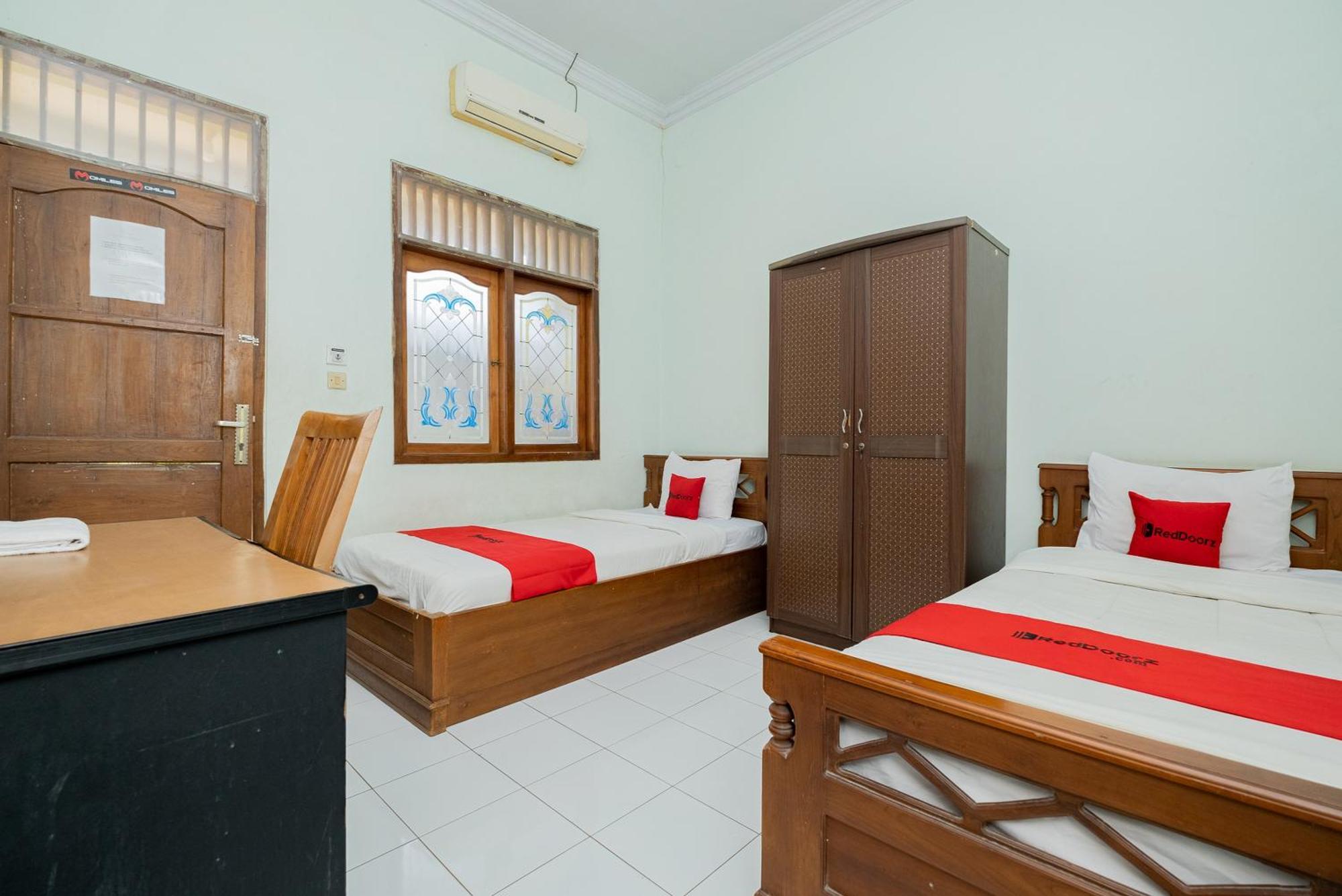 Reddoorz Syariah At Jalan Sunan Giri Tuban Tuban  Exterior foto